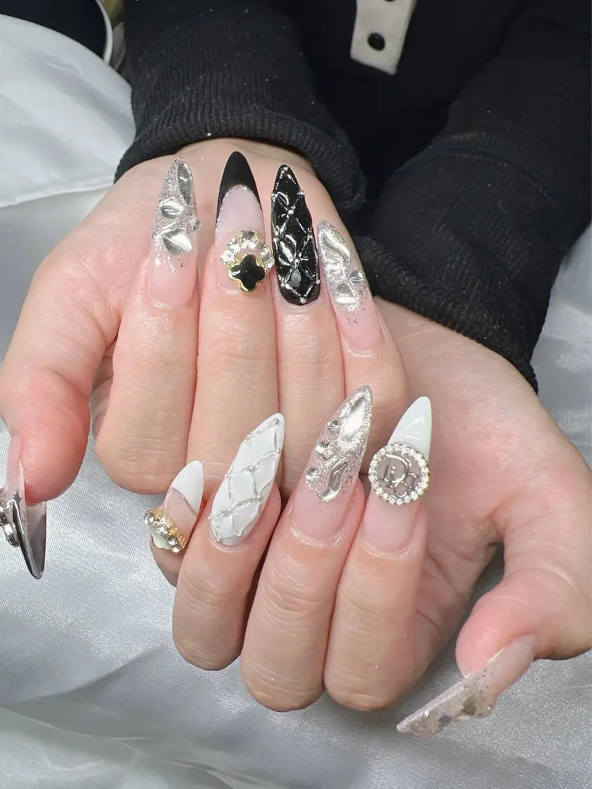 ネイル 長さ出し グラデーション 卒業式 キラキラネイル マグネットネイル Lee Nailsのネイルデザイン