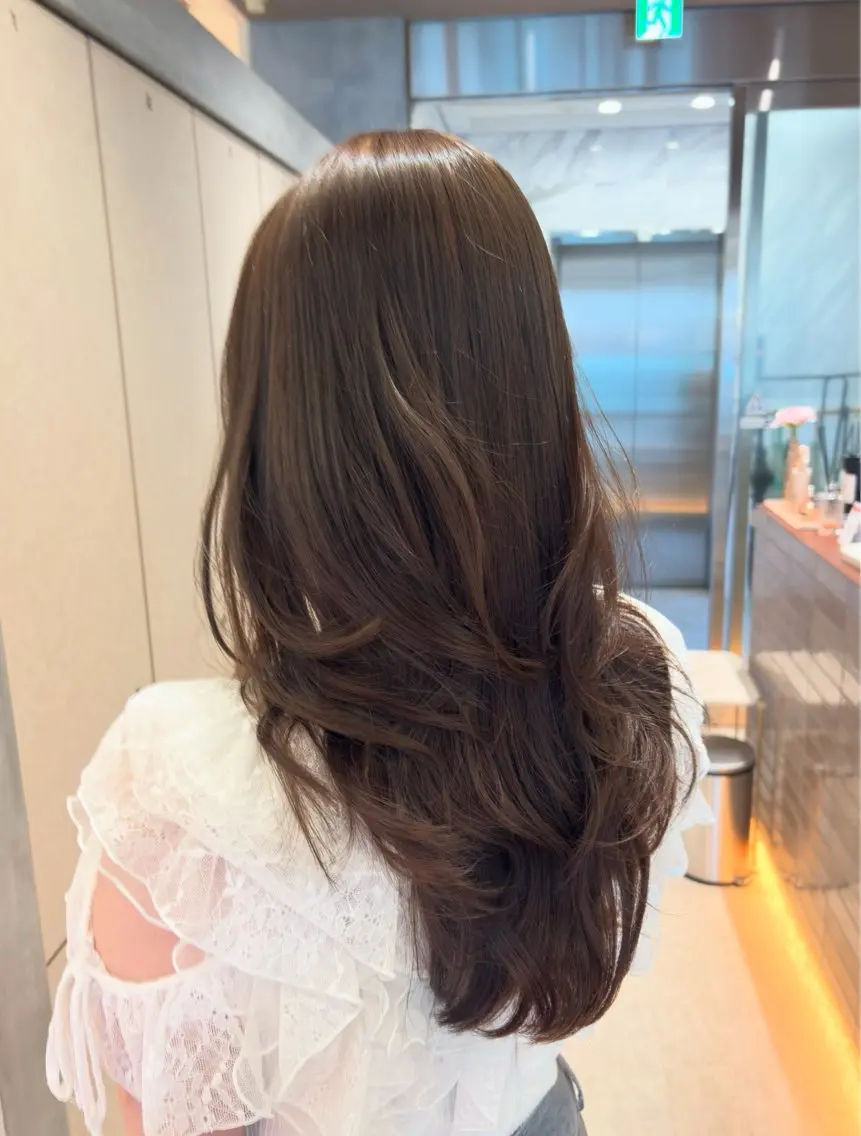 セミロング カラー ベージュカラー ブラウンカラー 透明感カラー マロンブラウン オリーブベージュ カット ヘアカラー トリートメント 柔らかい縮毛矯正 Yu🫧銀座🩶のヘアスタイル