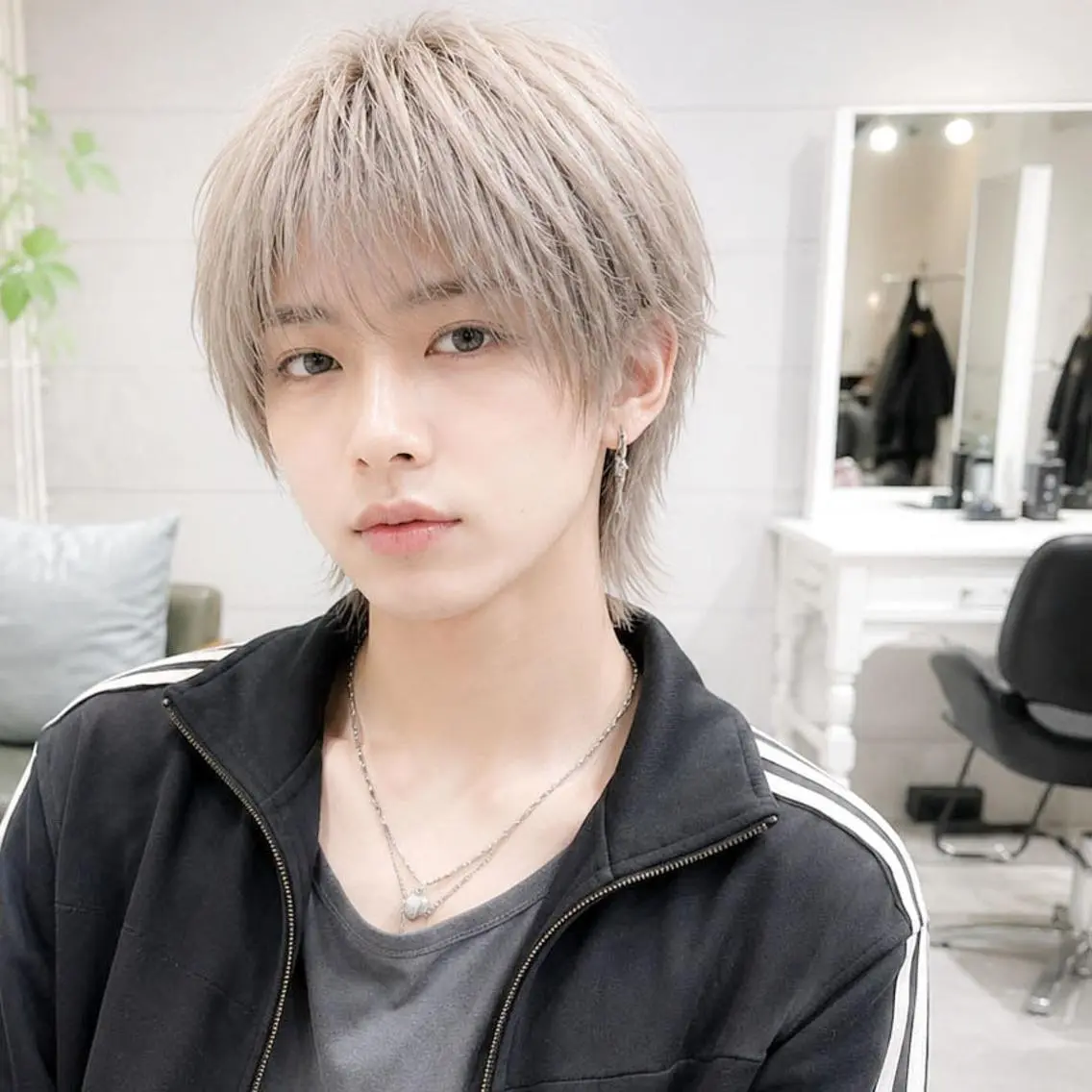 ショート カラー メンズ メンズブリーチ マッシュウルフ マッシュ メンズウルフカット ベージュカラー DAYS Men’sのヘアスタイル