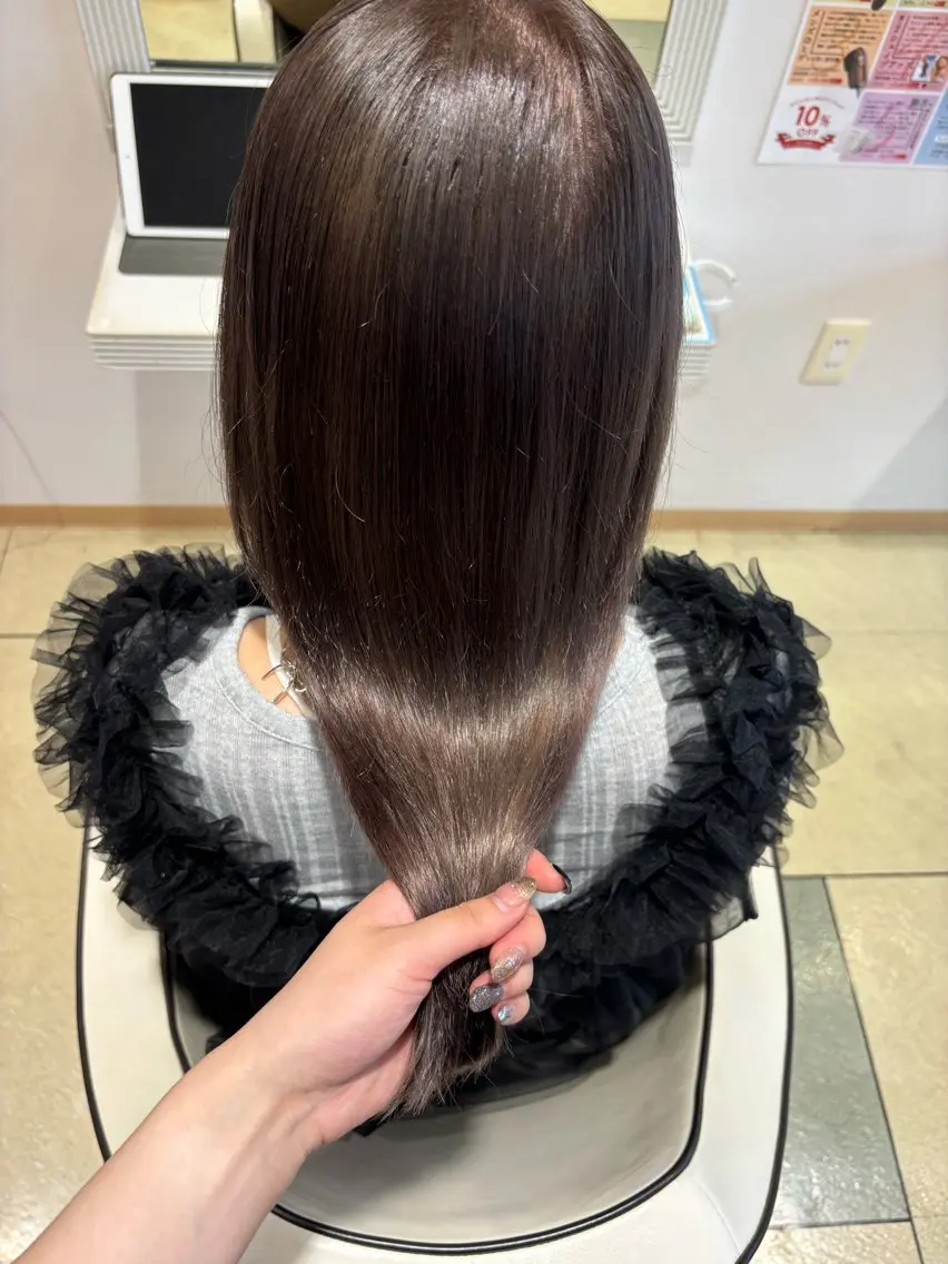 ロング カラー ブリーチ グレージュ 髪質改善 ロング トリートメント 透明感カラー/ レイヤー/ユウユのヘアスタイル