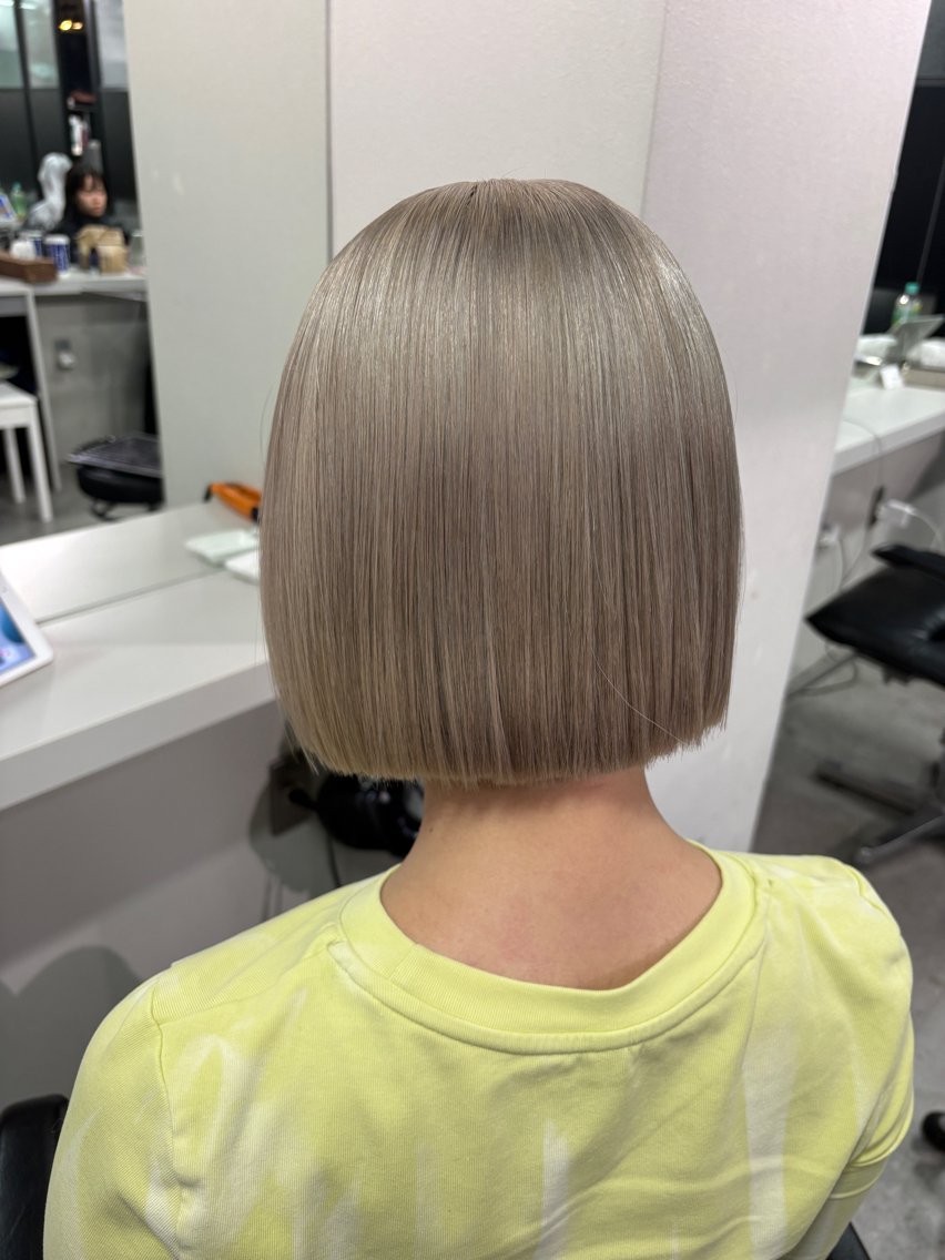 ショート カラー ヘアカラー 🩶ハイトーン × プルエク🩶MIWAのヘアスタイル