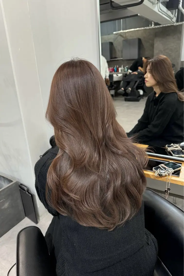 ミディアム カラー カット ヘアカラー トリートメント レイヤーカット 西村あきやのヘアスタイル