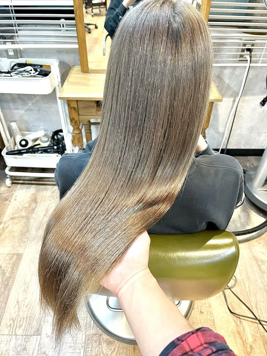 ロング カラー アッシュ ベージュカラー 松井 敬太郎のヘアスタイル