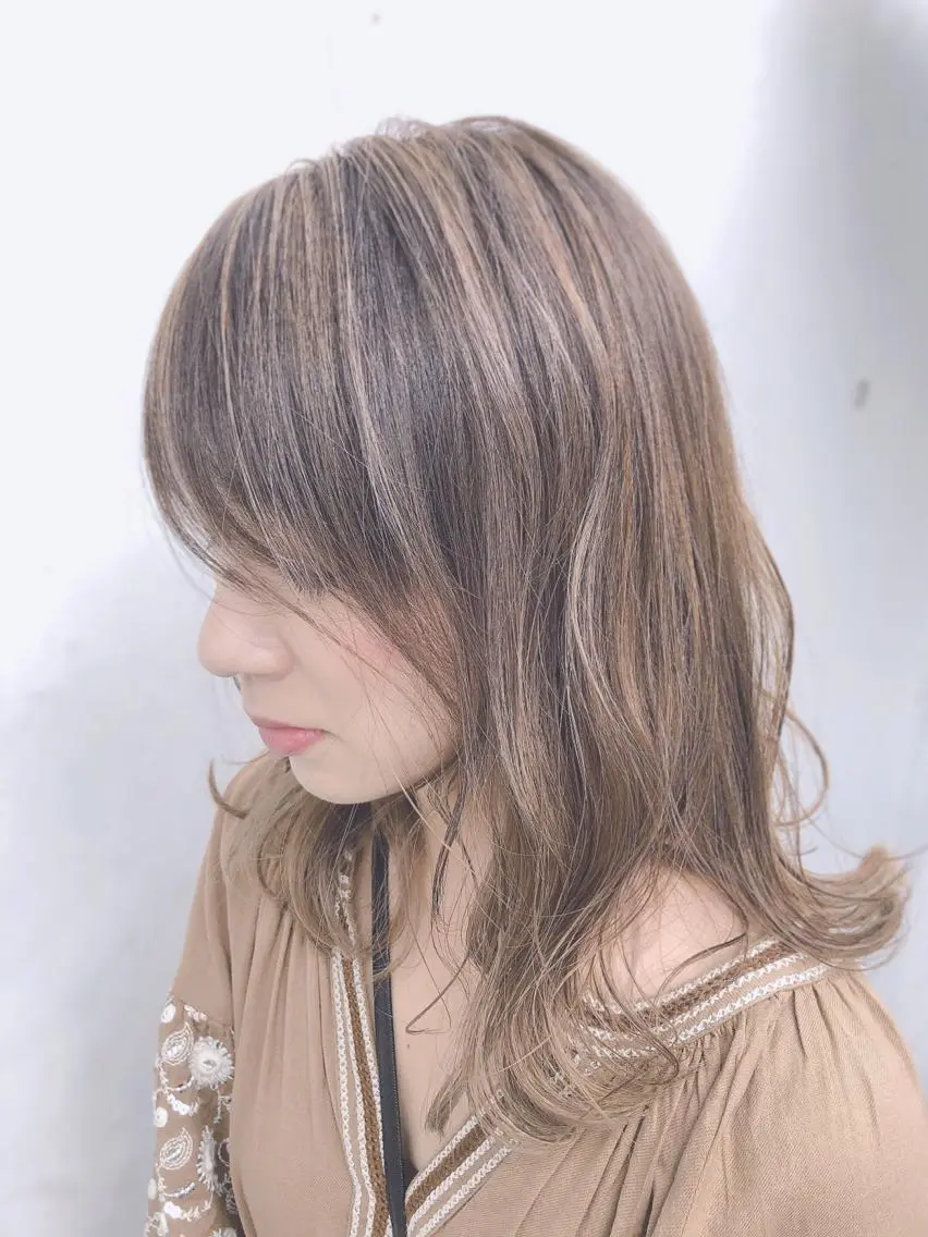 【ハイライト・ダブルカラー】デザインカラー(ブリーチ込み)+ カット + ミルクTr ¥14900​〜​の写真