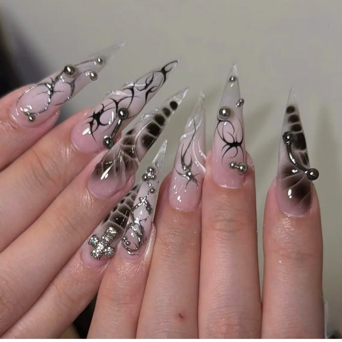 ネイル チークネイル ドット フットネイル フレンチネイル グラデーション ハンドネイル ハンドケア Nihonthy Nail 新宿のネイルデザイン