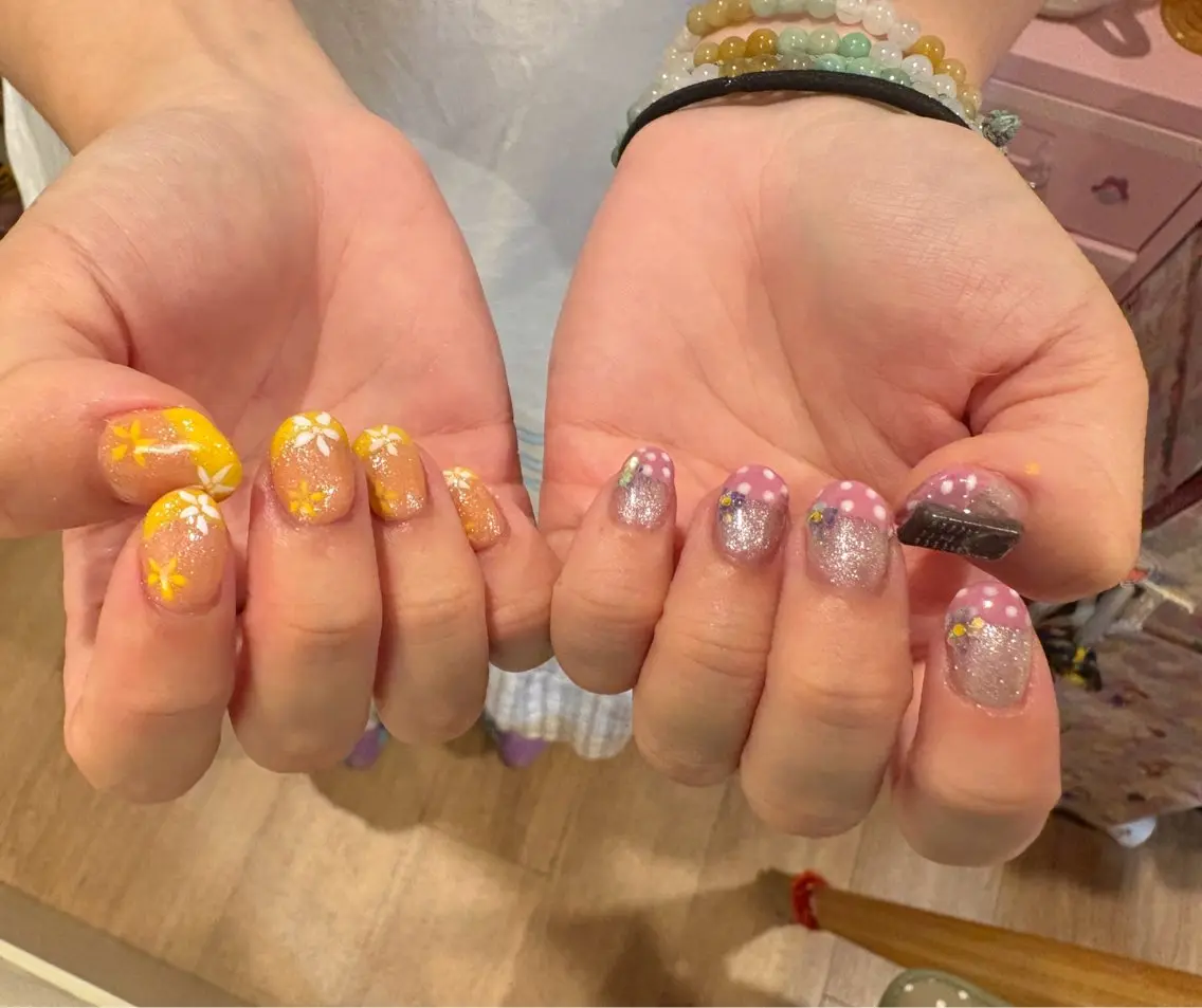 ネイル アートネイル フラワーネイル キラキラネイル オレンジ ピンク hiyo lunaのネイルデザイン