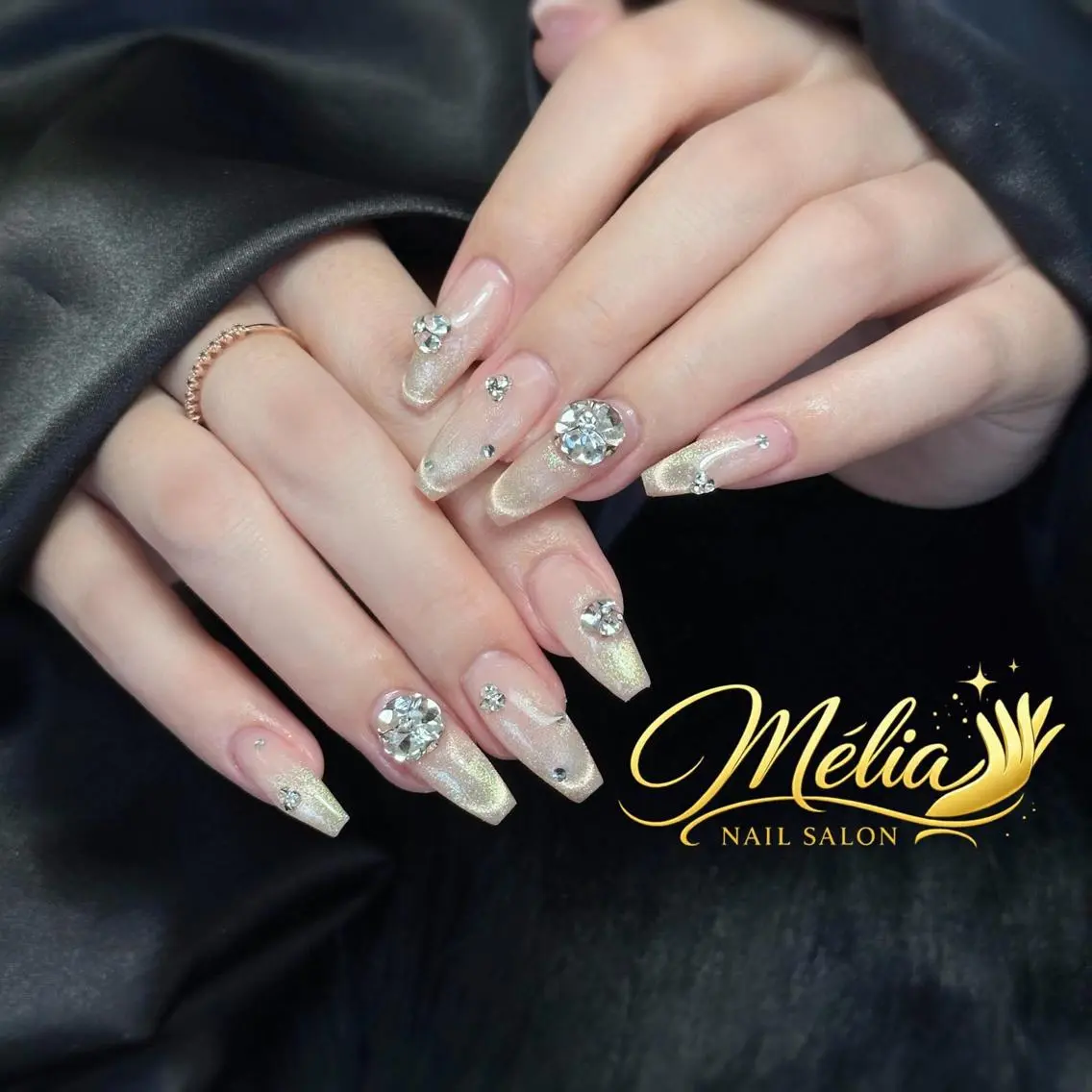 ネイル フレンチネイル ロングネイル 持ち込み ストーンネイル ワンホンネイル Melia Nail Nambaのネイルデザイン