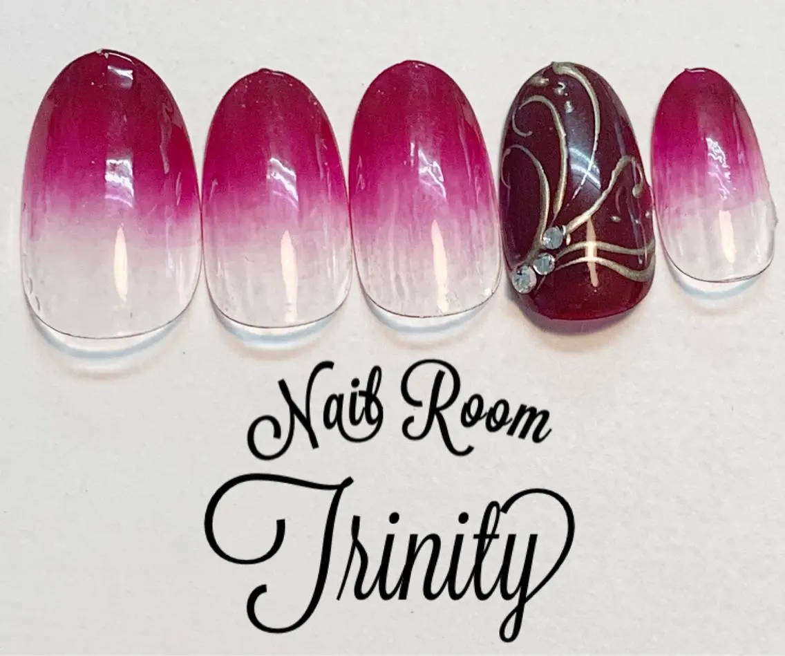ネイル ハンドネイル Trinity ネイリストスタッフのネイルデザイン