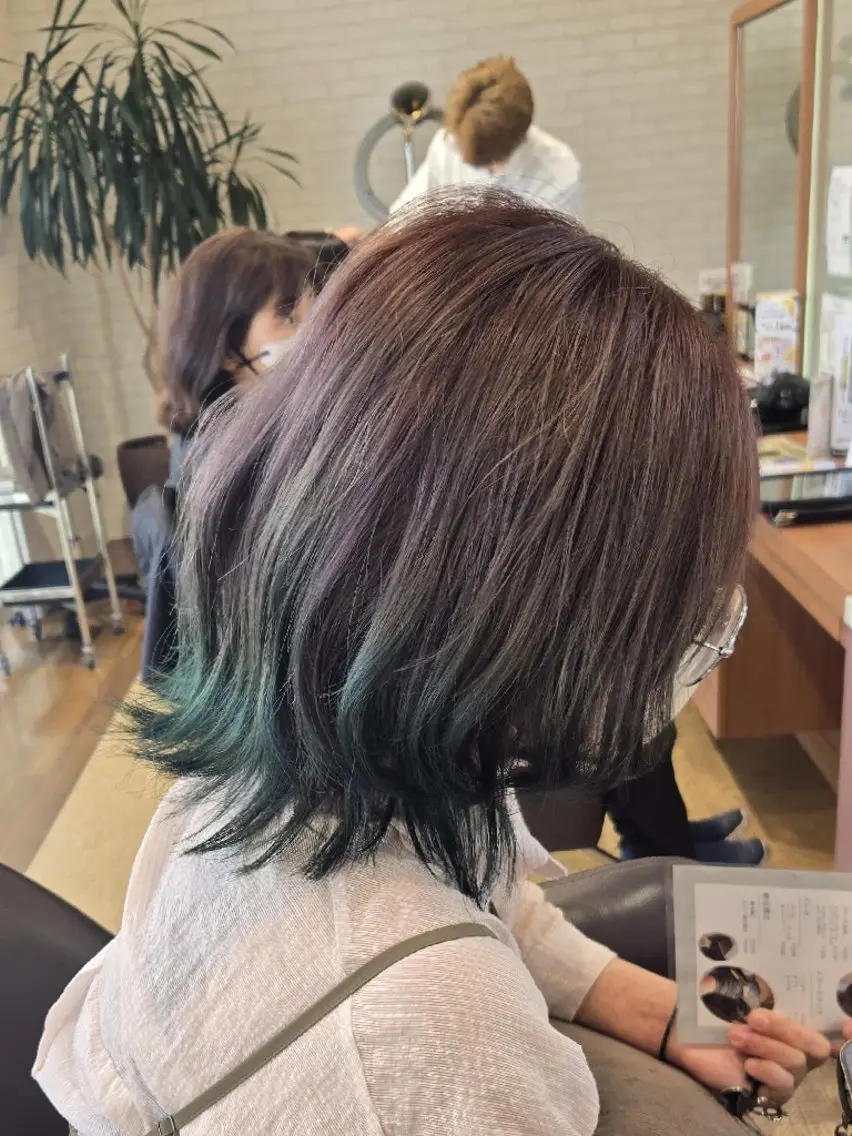ミディアム カラー ブリーチ ブルーカラー カット ヘアカラー トリートメント 🌟Cube 東山 侑以🎮𓈒⋆͛のヘアスタイル