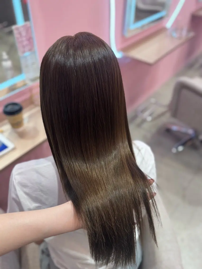 セミロング ヘアカラー 艶カラー✨レイヤー 𝐚𝐲𝐚𝐤𝐚のヘアスタイル