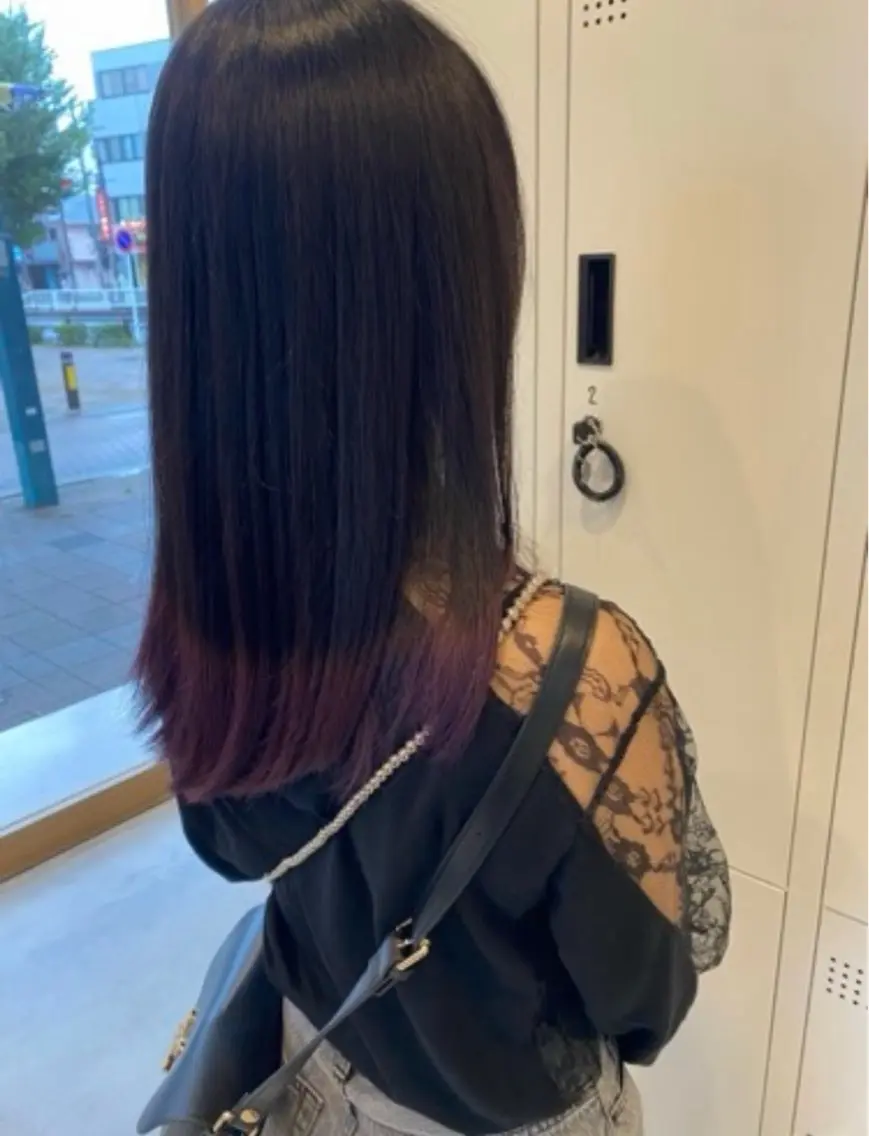 ロング 安永識央里/大曽根/ カラーモデルのヘアスタイル
