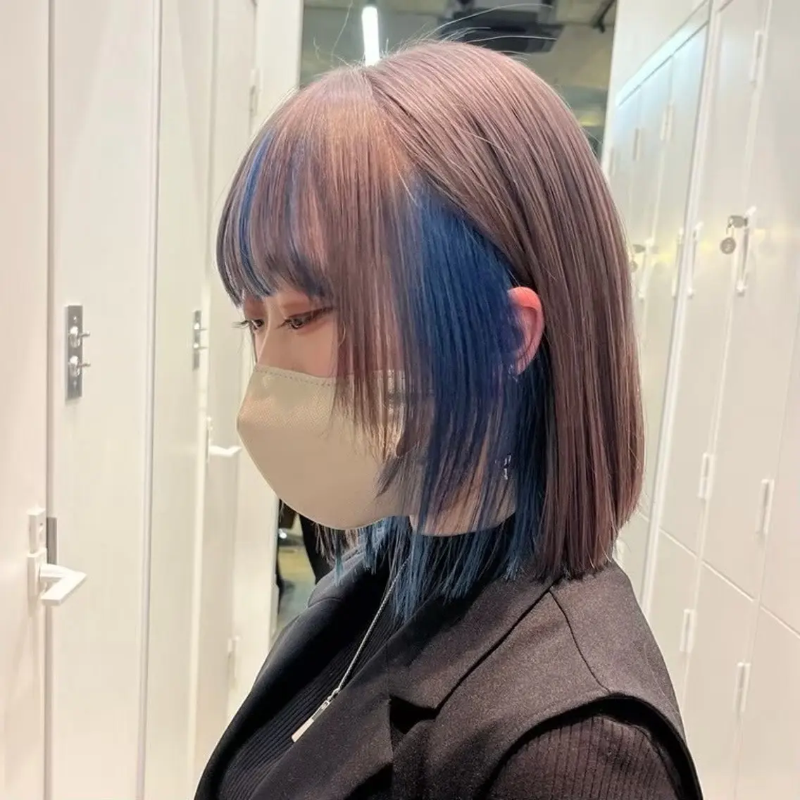 カラー ヒナ/レイヤーカット 艶感ワンカラーのヘアスタイル