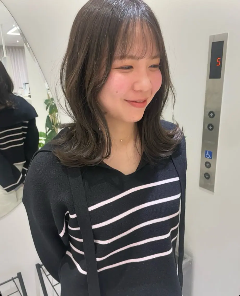 ミディアム カラー グレージュ レイヤーカット 🌿透明感ヘア 園田 朱梨🌿のヘアスタイル
