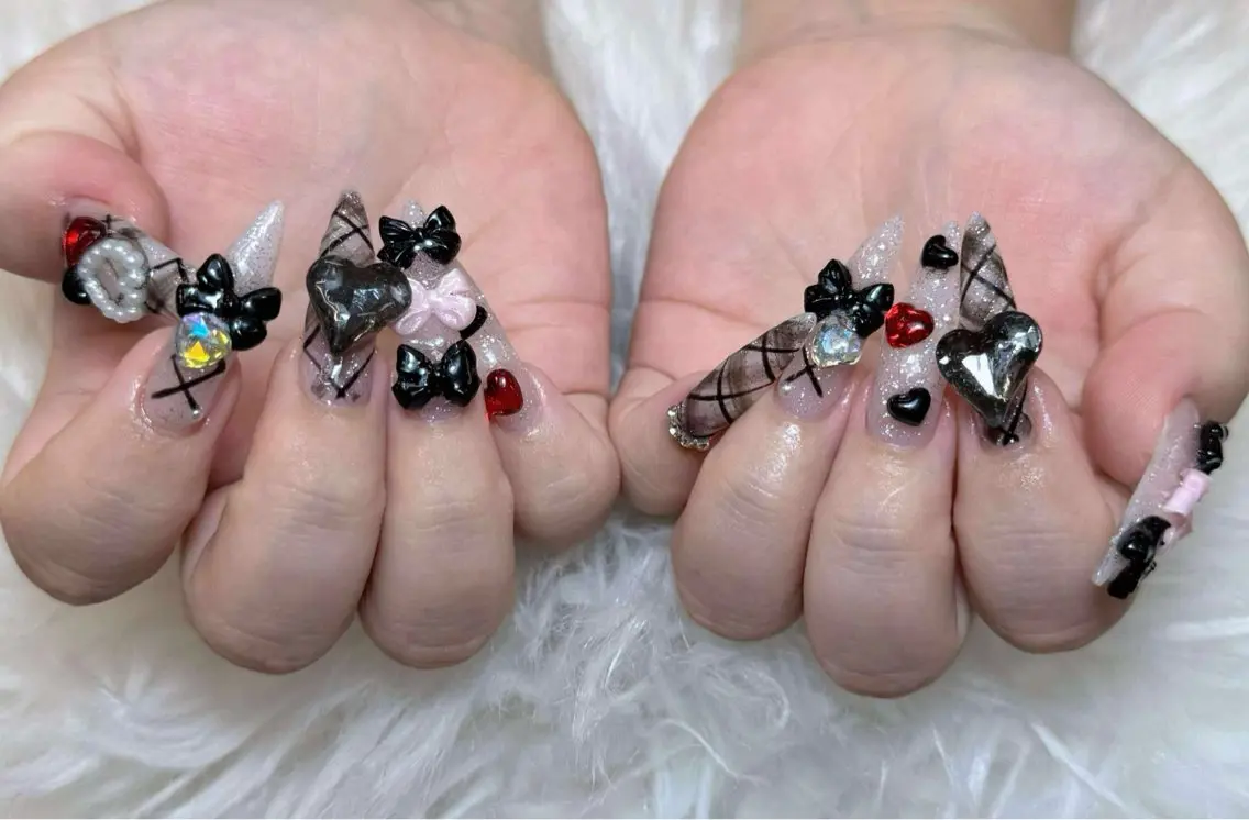 ネイル チークネイル 長さ出し フットネイル マグネットネイル 持ち込み ハンドネイル ANH NAIL ゴテゴテ専門店💎のネイルデザイン
