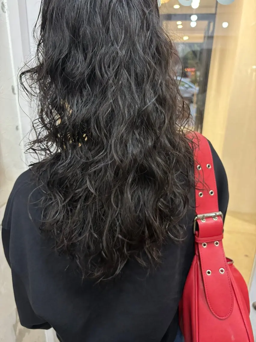 ロング カット パーマ 大西 柚羽のヘアスタイル