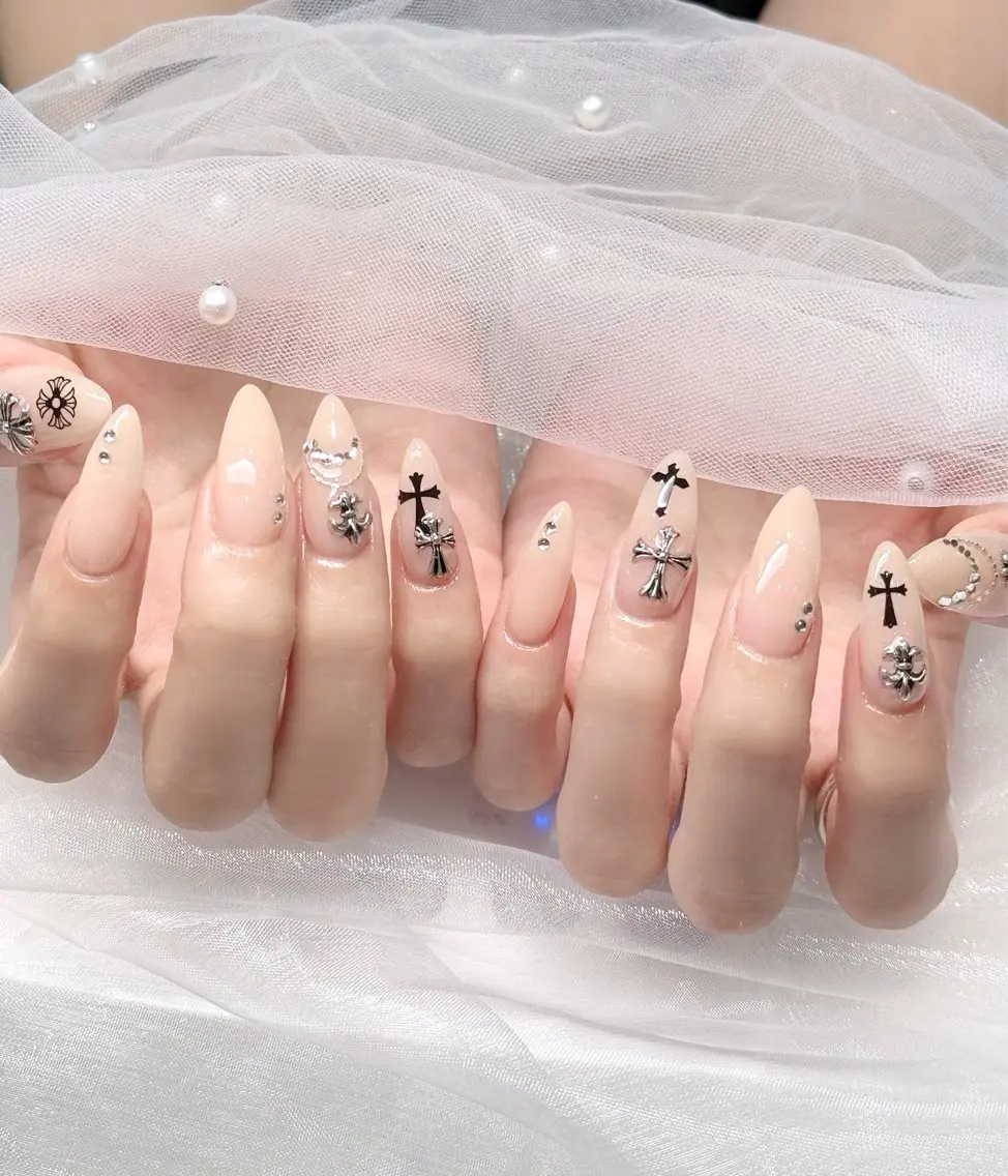 ネイル アートネイル チークネイル 氷ネイル・うるうるネイル 韓国ネイル マグネットネイル ハンドネイル NAILS168 新大久保店のネイルデザイン