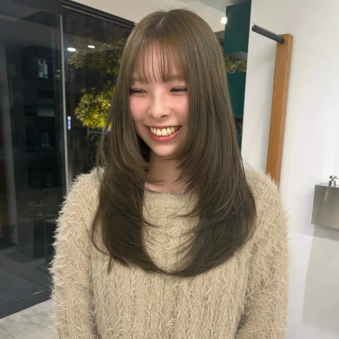 カラー ブリーチ ヘアカラー なのは\透け感カラー \レイヤーカットのヘアスタイル