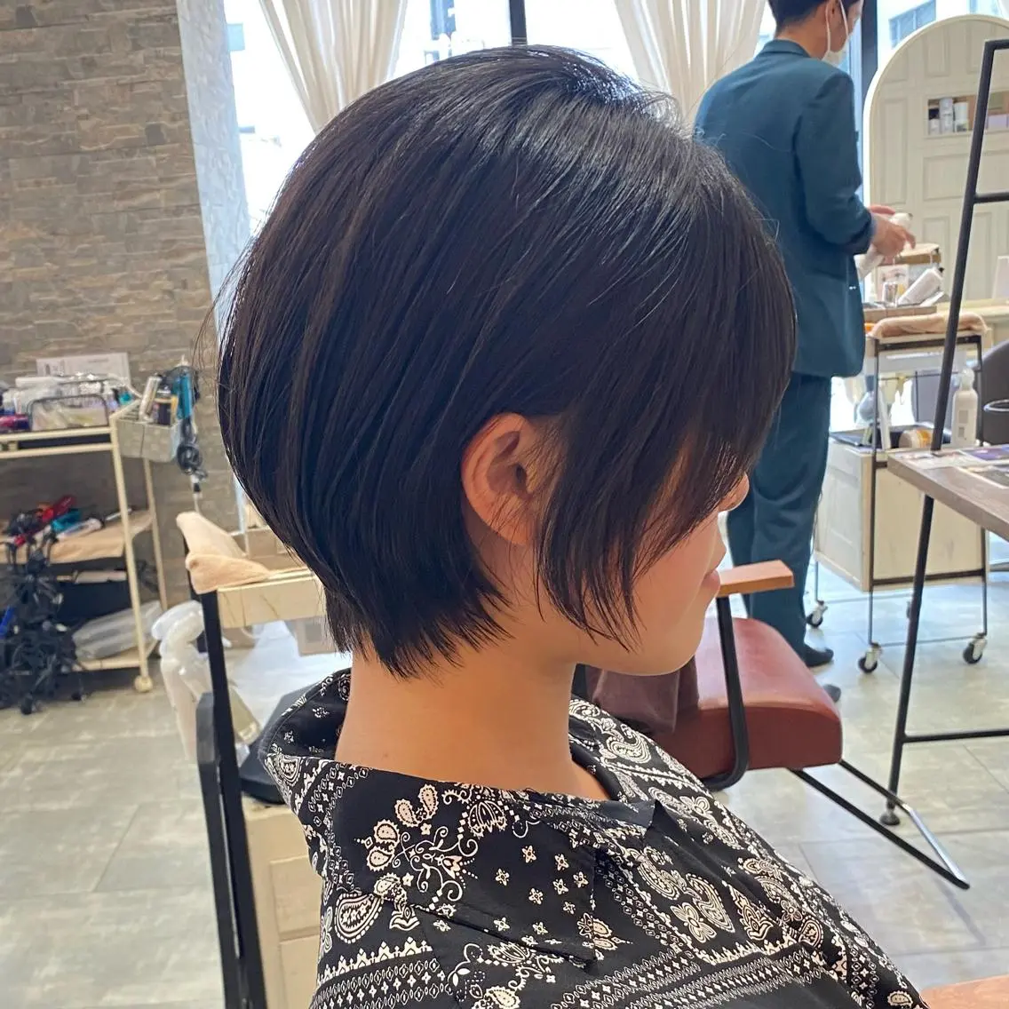 ショート 大阪ウルフカット 🐺デザインカラーのヘアスタイル