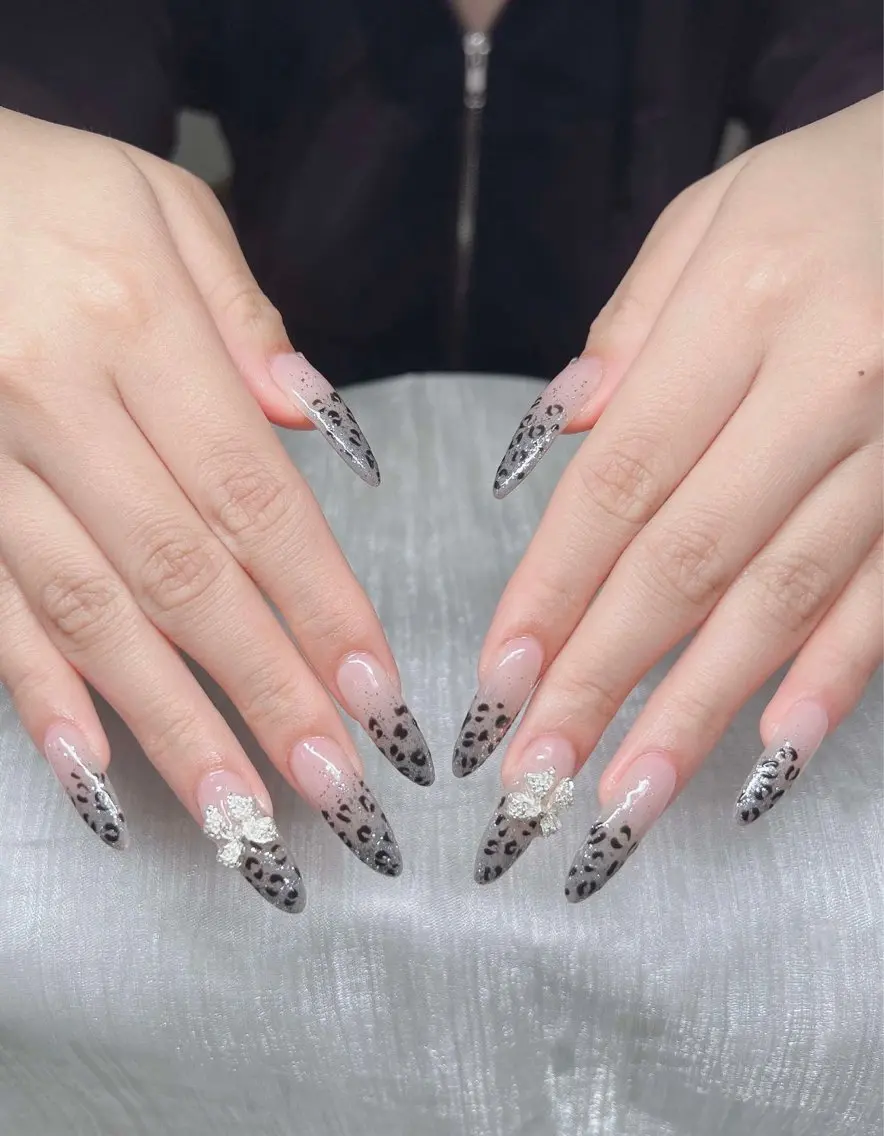 ネイル 長さ出し グラデーション 卒業式 キラキラネイル マグネットネイル Lee Nailsのネイルデザイン