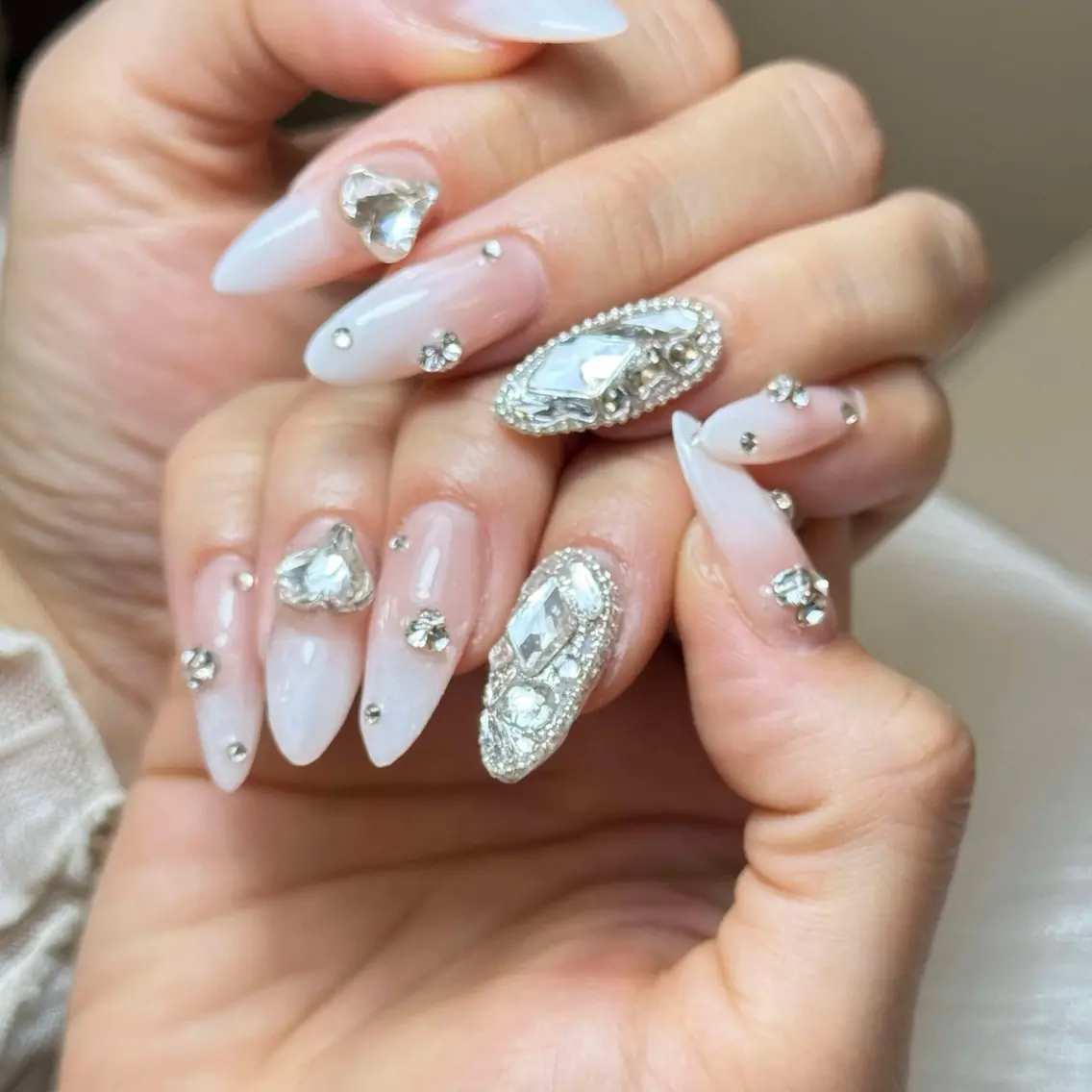 ネイル アートネイル オーロラネイル チークネイル 長さ出し フットネイル ハンドネイル ハンドケア Anh Nail 歌舞伎町のネイルデザイン