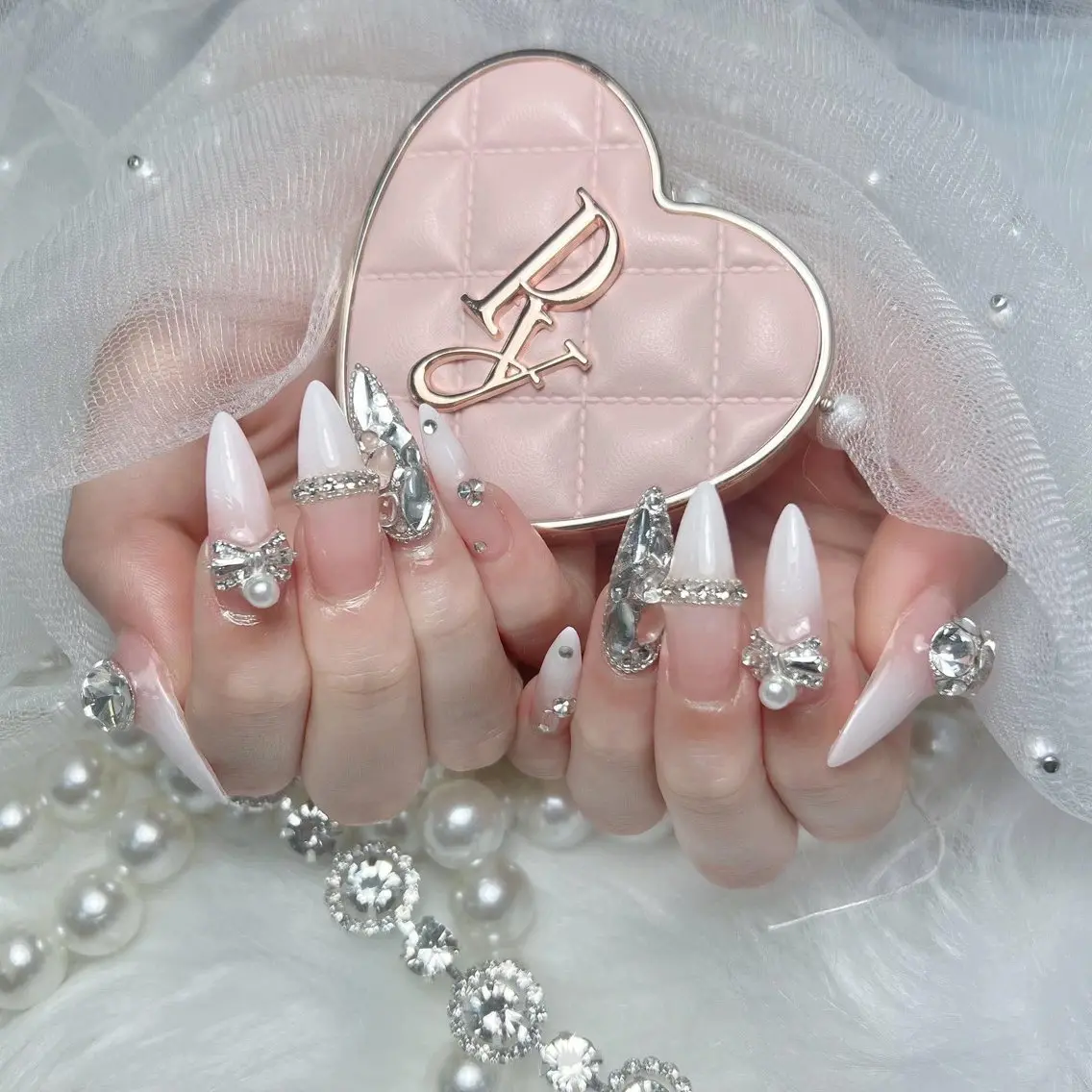 ネイル アートネイル ジェルネイル 韓国ネイル ニュアンスネイル ハンドネイル Luna Nail.Novaのネイルデザイン