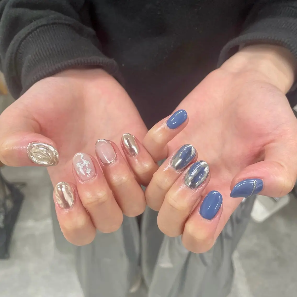 ネイル アートネイル べっ甲ネイル ジェルネイル グリーン キラキラネイル nailstudio eviz新宿店のネイルデザイン