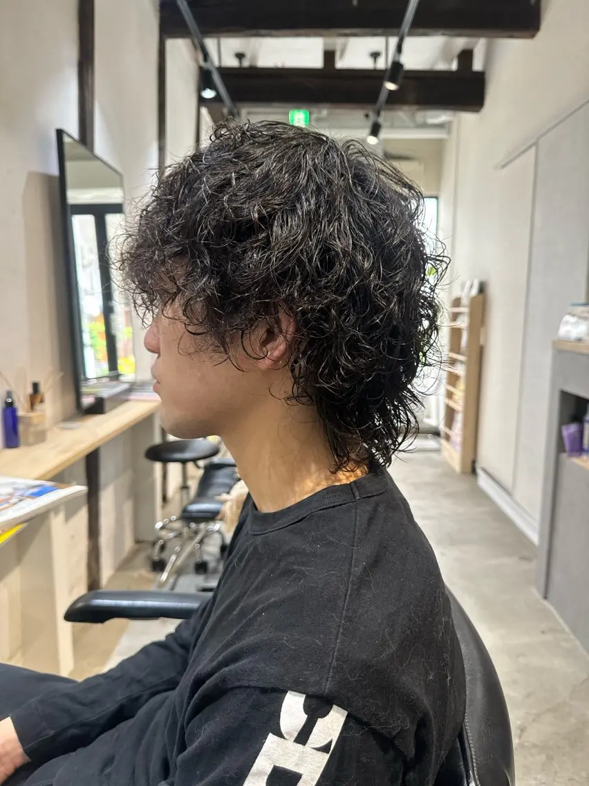 パーマ メンズ カット パーマ 艶カラー 🩵NATSUKIのヘアスタイル