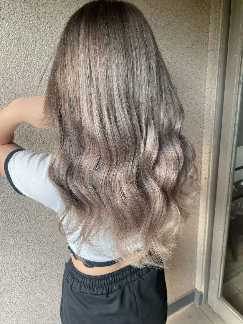 ロング ヘアカラー トリートメント エクステ Yurika /グランディールのヘアスタイル