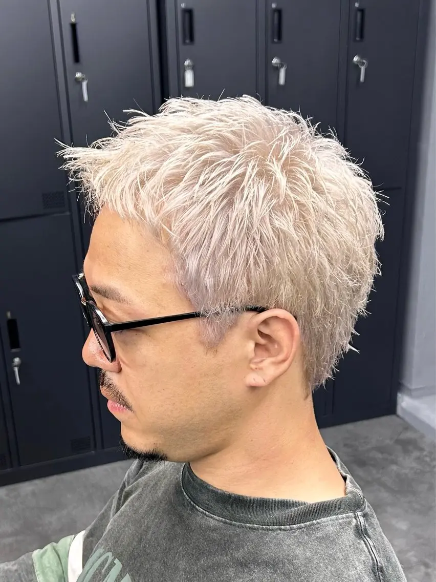 ショート カラー メンズ メンズブリーチ センターパート フェザーパーマ メンズハイライト メンズハイトーン カット ヘアカラー トリートメント 【柏/メンズパーマ 特化】🍏網中勇喜のヘアスタイル