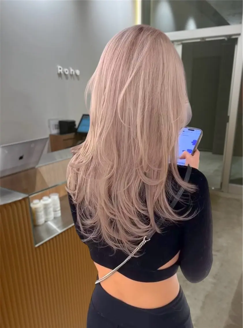 ミディアム カラー ベージュカラー ハイトーンカラー ハイトーンベージュ レイヤーカット ヘアカラー トリートメント ケア剤オタク×海外 ヘア長谷川裕起のヘアスタイル