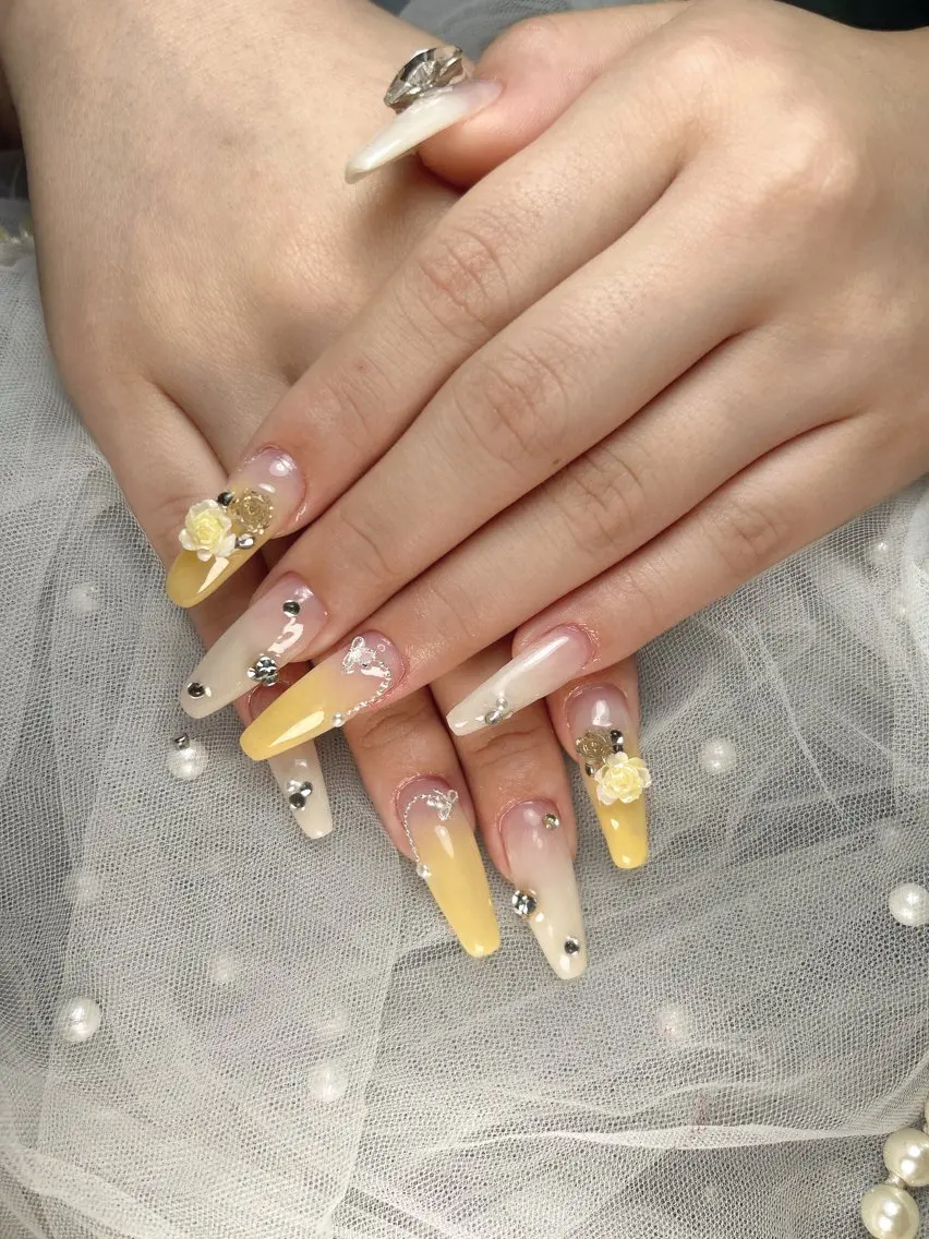 ネイル ハンドネイル ゆき 🌻ひまわりサロンのネイルデザイン