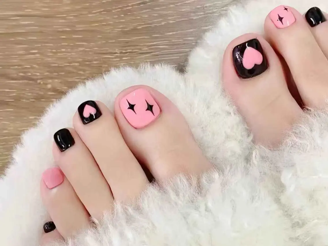 ネイル フットネイル H3 Nail シロのネイルデザイン