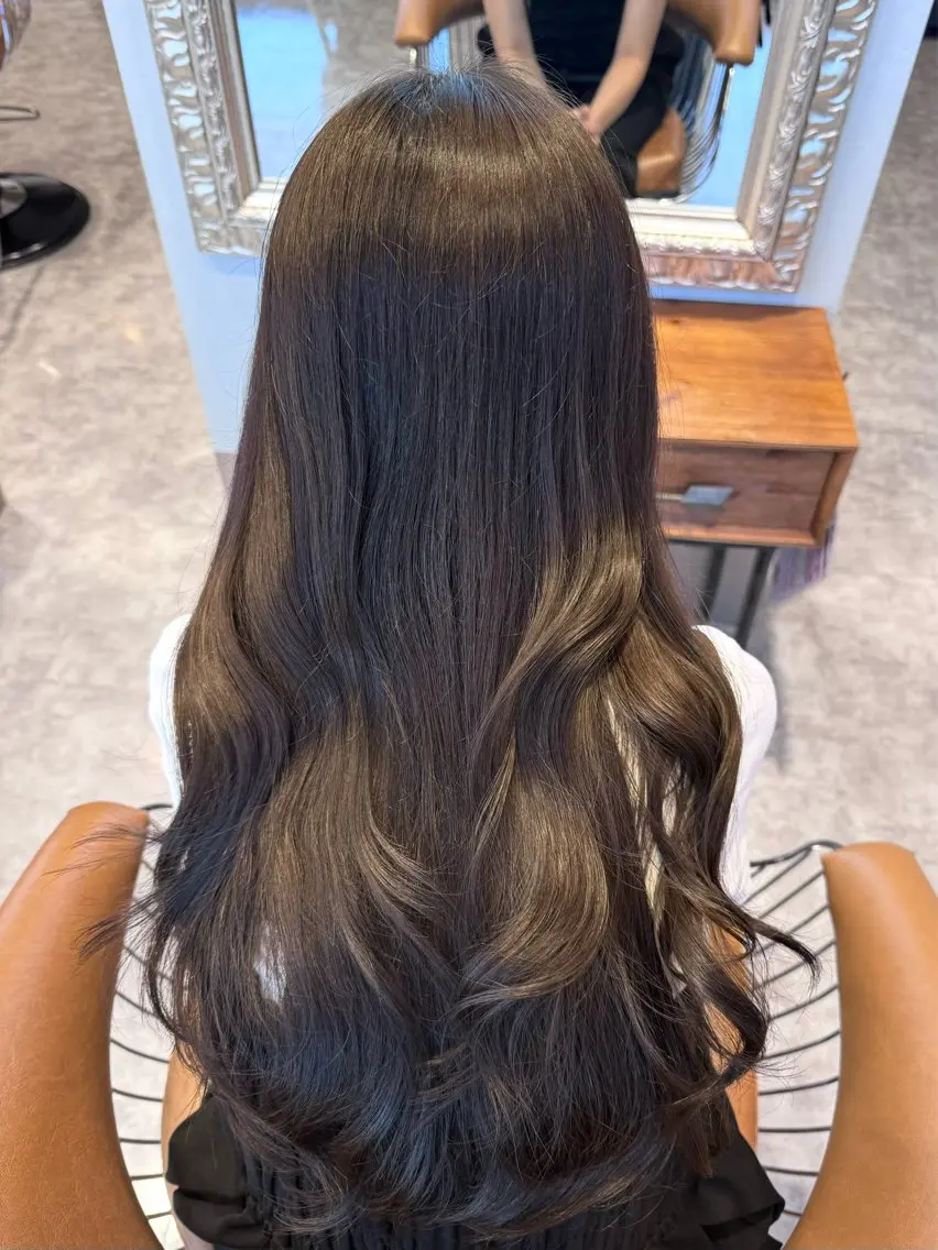 ロング ヘアカラー emusalon erinaのヘアスタイル