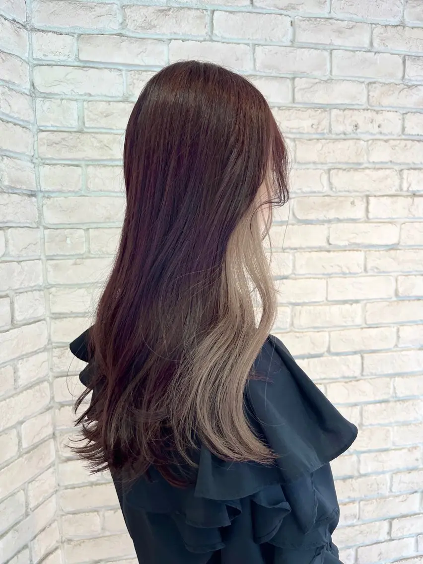 セミロング カラー イヤリングカラー グレージュ ハイトーンカラー ラベンダーカラー ラベンダーピンク ヘアカラー ハイトーンカラー シールエクステのヘアスタイル