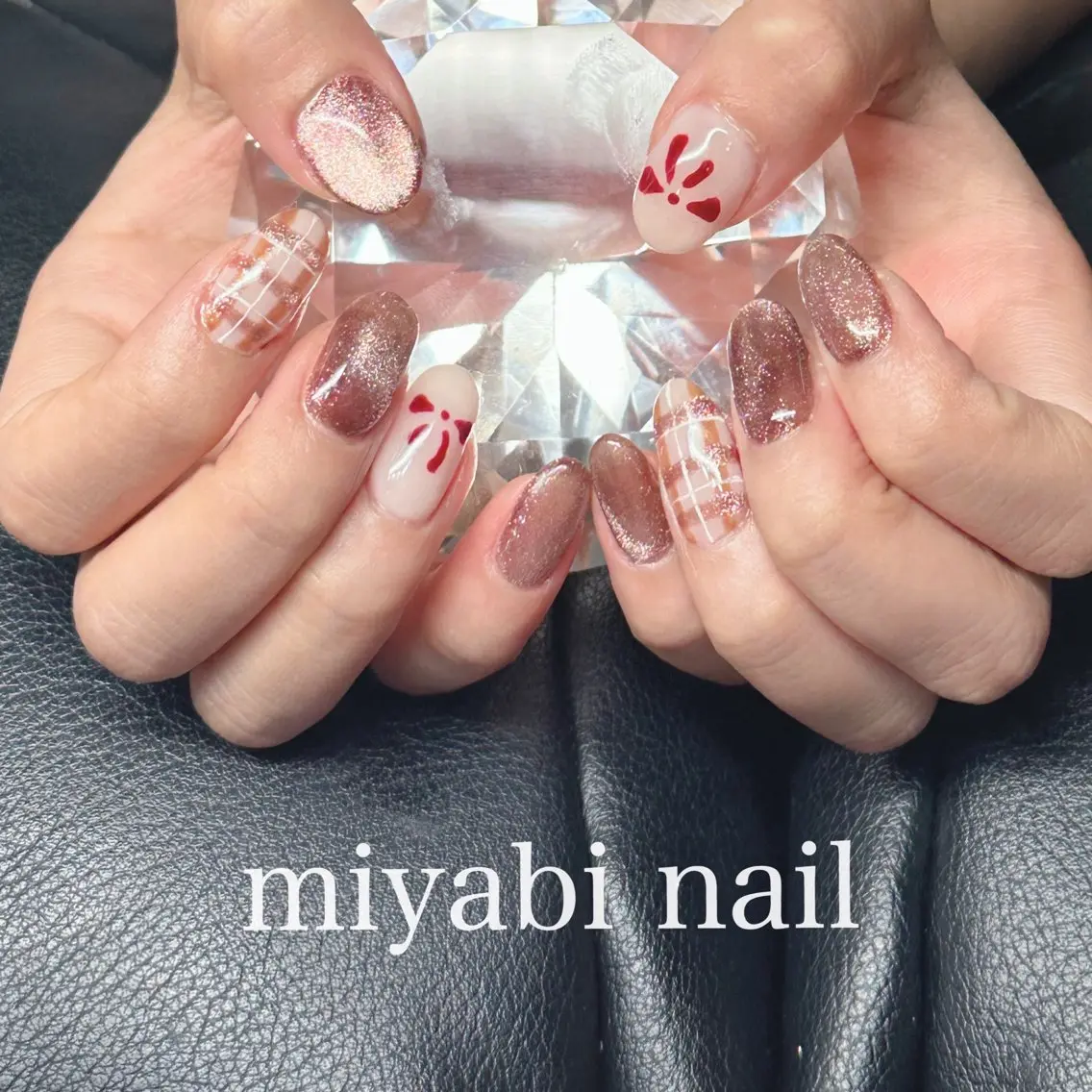 ネイル ブラウン マグネットネイル 持ち込み リボン ハンドネイル miyabi nail 桂川駅近くのネイルデザイン