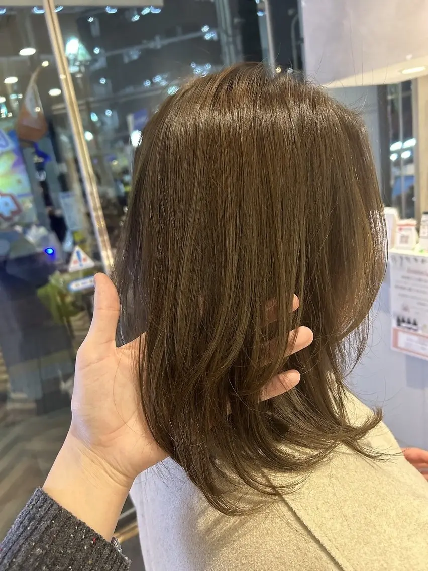 ミディアム カラー ベージュカラー オリーブベージュ カット ヘアカラー トリートメント ナルミ ケイスケのヘアスタイル