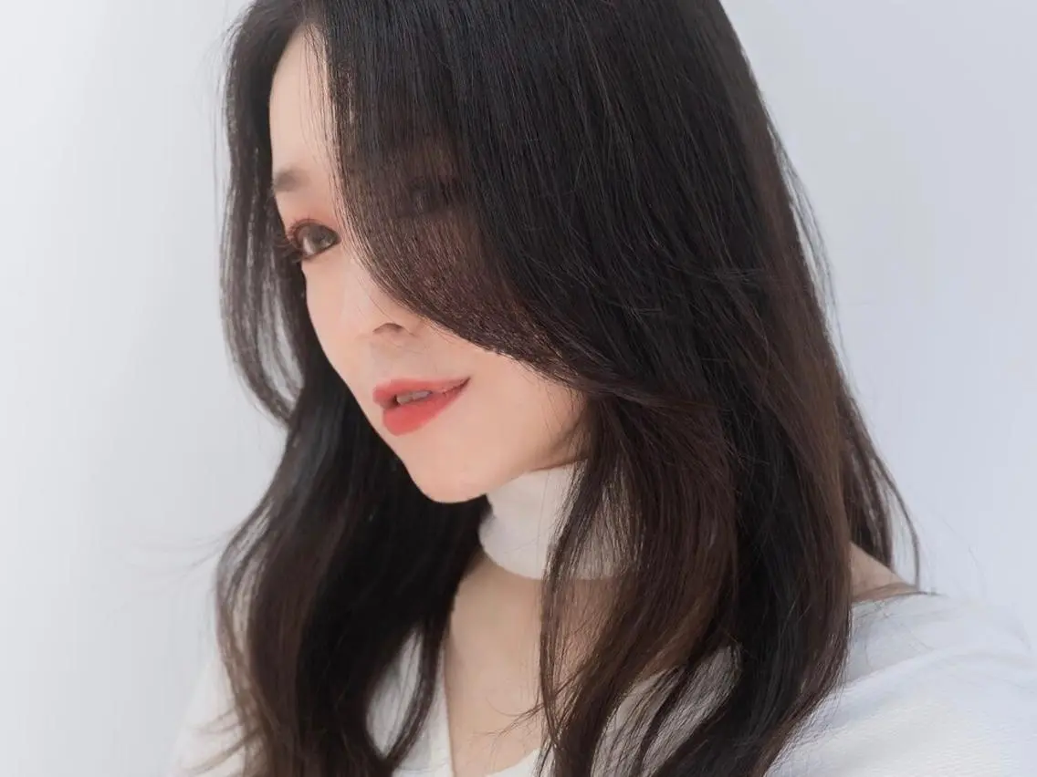 セミロング カラー パーマ ヘアアレンジ メンズ キッズ ネイル マツエク・マツパ アイブロウ メンズインナーカラー メンズ韓国風 黒髪 ブルーカラー ブルーブラック 渋谷レイヤーカット❌ 縮毛矯正専門/武田涼のヘアスタイル