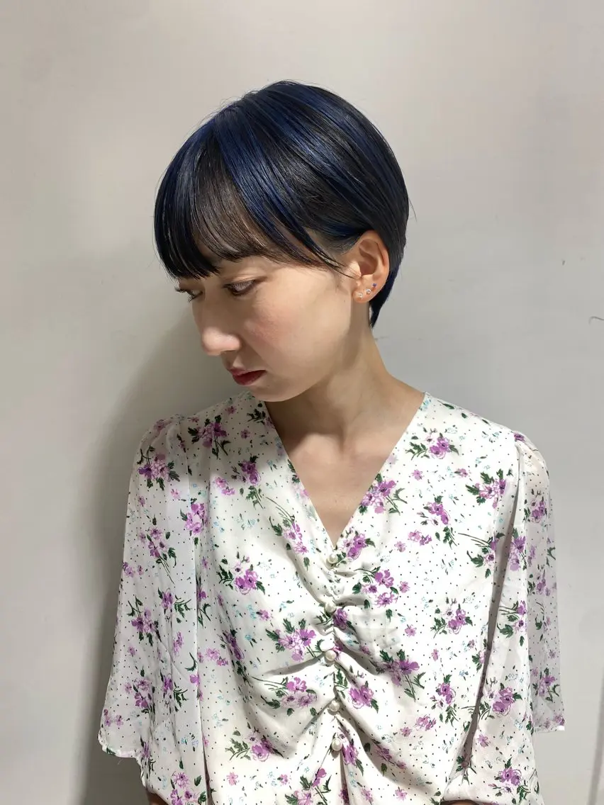 ショート カラー ヘアアレンジ 黒髪 ブリーチ ブルーカラー ブルーブラック ダブルカラー カット ヘアカラー 新井 広之のヘアスタイル