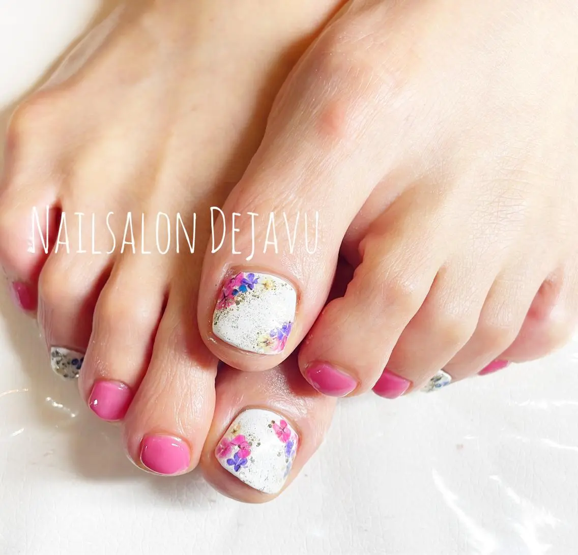 ネイル アートネイル フラワーネイル フットネイル ジェルネイル ピンク Nail salon Dejavu 🌿のネイルデザイン