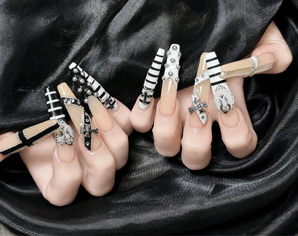 ネイル オーロラネイル チークネイル フットネイル フレンチネイル ジェルネイル ハンドネイル Havi Nailsのネイルデザイン