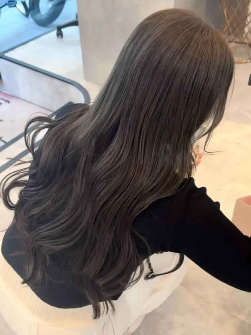 ロング カラー アッシュ アッシュブラウン ベージュカラー 黒髪 ブリーチ 赤み無し柔らかカラー 【梅田】madokaのヘアスタイル