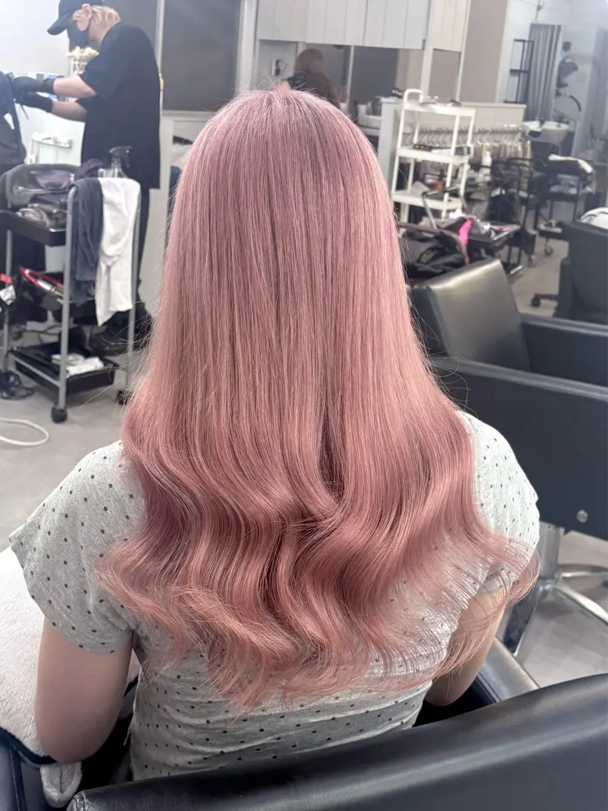 ロング カラー ピンクカラー ヘアカラー 大阪ケアブリーチ/ ミルクティーピンクのヘアスタイル