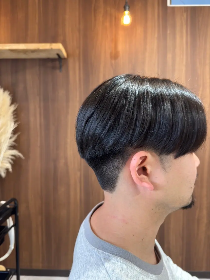 メンズ センターパート 刈り上げ 池田 よしあのヘアスタイル