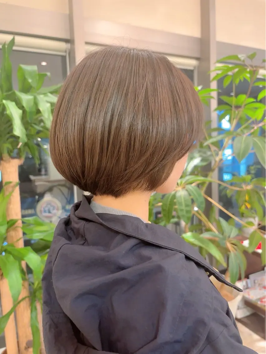 ショート カット 小林 巧実 / ショートボブ顔周りのヘアスタイル