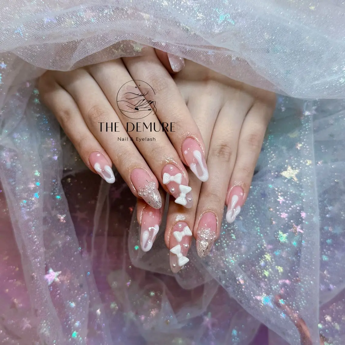 ネイル アートネイル フットネイル キラキラネイル 韓国ネイル 水色 ハンドネイル ハンドケア NailDemure 【銀座店】のネイルデザイン