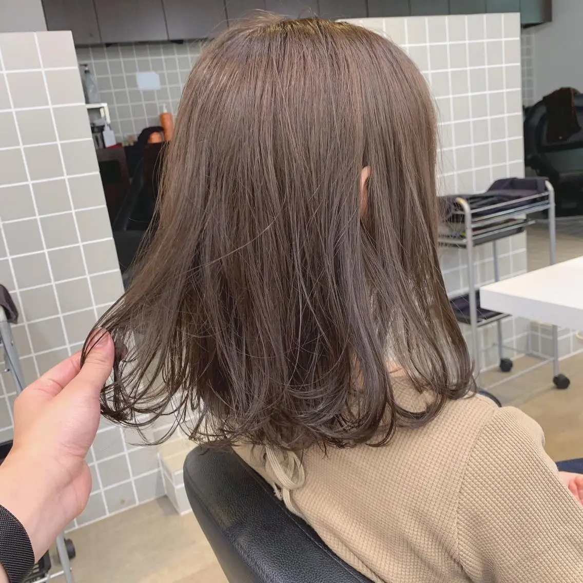 ミディアム カラー ヘアアレンジ ベージュカラー モカベージュ 美髪矯正/透明感カラ ー🫧YUUKI🫧のヘアスタイル