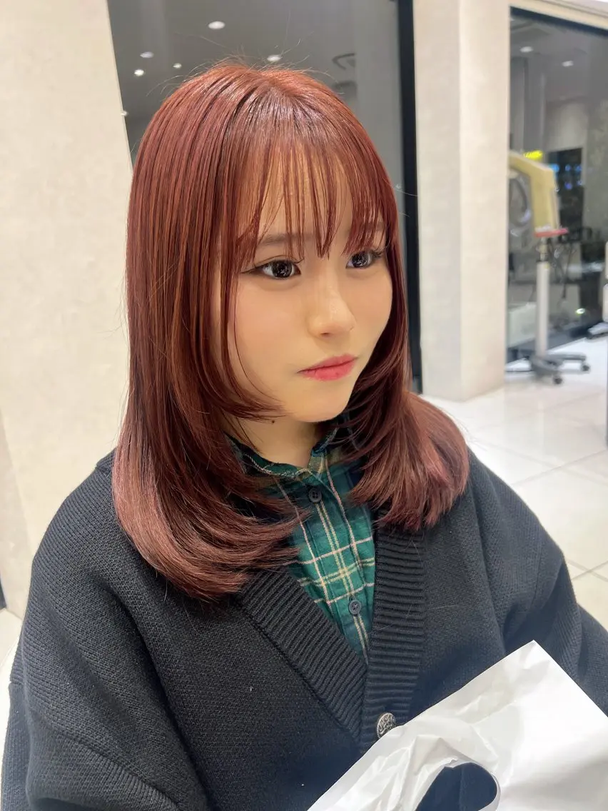 ミディアム カラー ピンクカラー レイヤーカット 小池 夏美のヘアスタイル