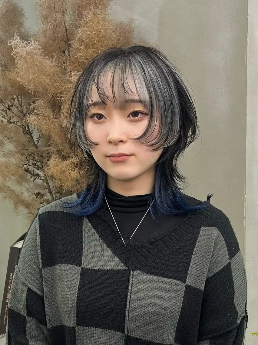 ミディアム カラー ブルーカラー デザインカラー レイヤーカット ウルフカット イツク ⚡️ ルーツ/ハイトーンのヘアスタイル