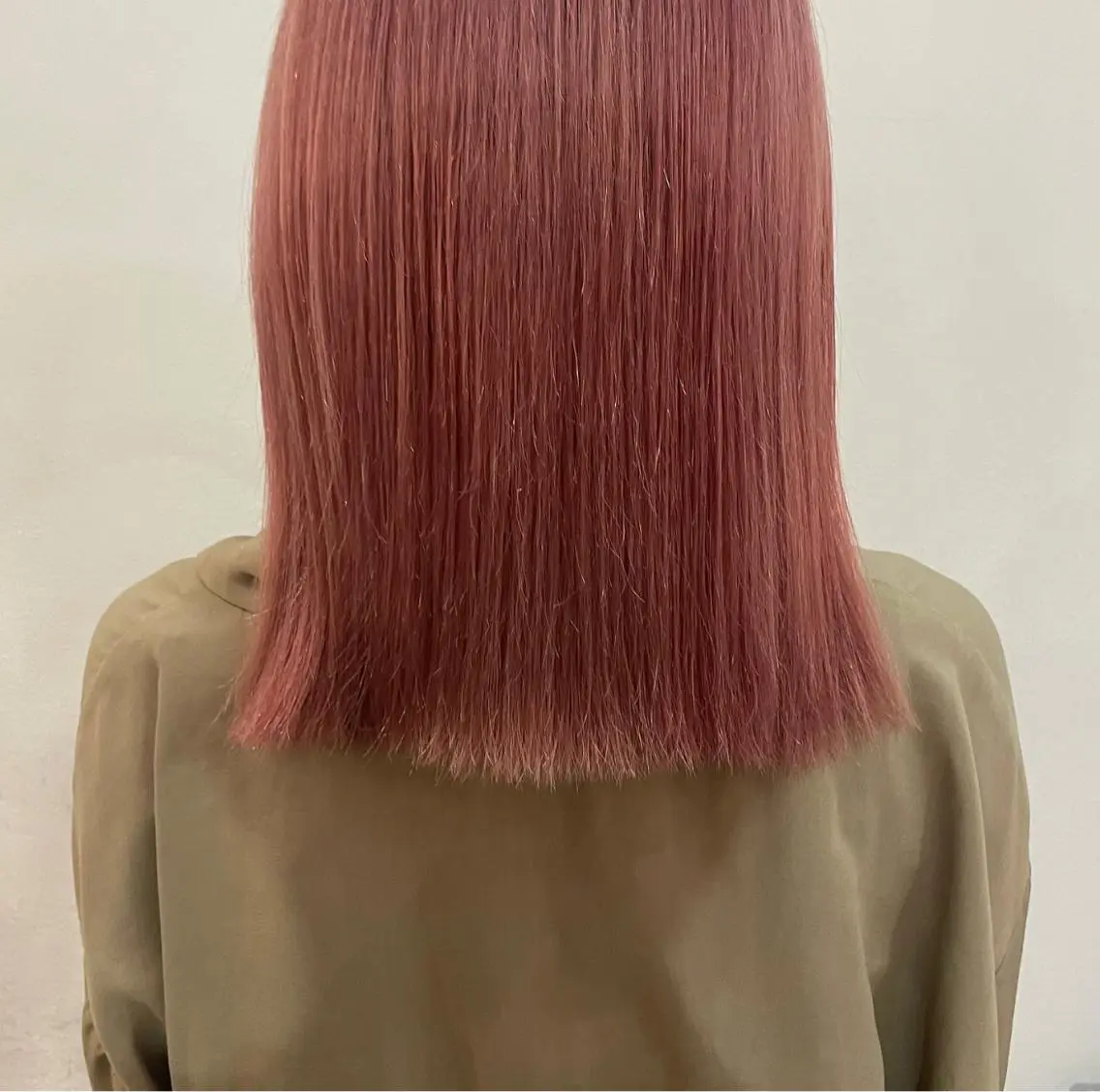 ミディアム カラー ベージュカラー ブリーチ ピンクカラー ピンクベージュ chiharu ボブ/レイヤーのヘアスタイル