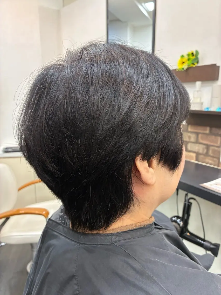 ショート ヘアカラー トリートメント 平岡 万依のヘアスタイル